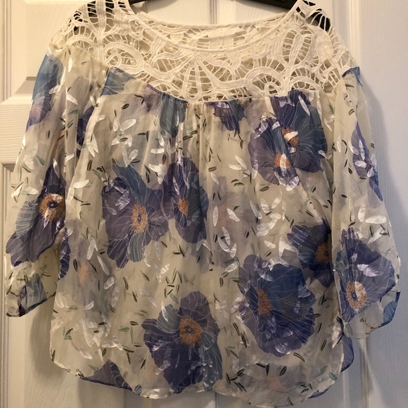 Anthropologie Tops - Anthropologie Vanessa Virginia sz 6 shirt/blouse